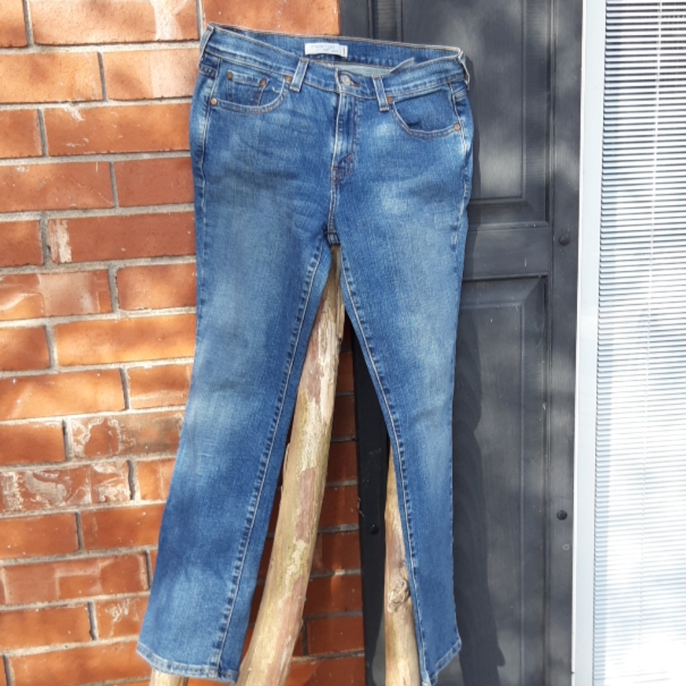 Levi's 505 Jean's straight leg medium wash size 8